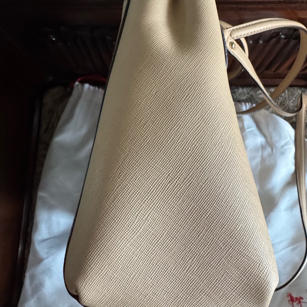 Coach Light Tan Leather Shoulder Bag - Picture 10 of 16